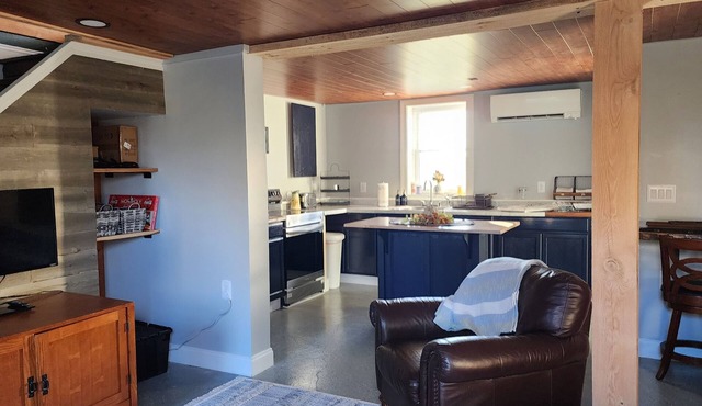 Charming cottage in amazing Williamson with WiFi, AC