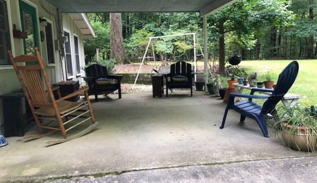 Charming cottage in wooded location