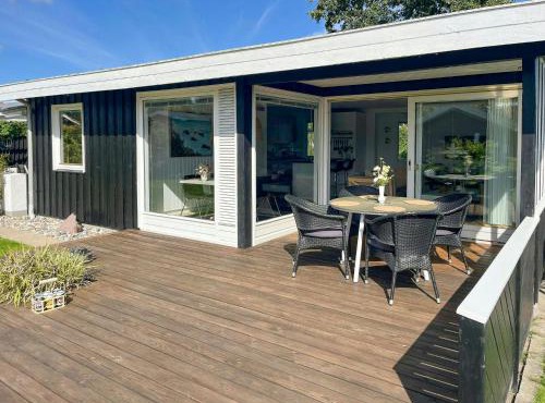 Charming Cottage Just 450 M From The Water