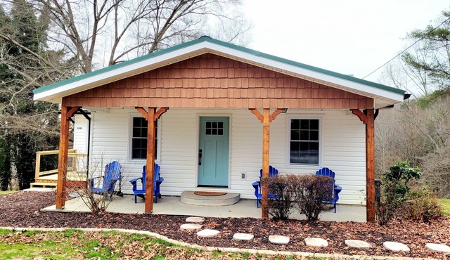 CHARMING COTTAGE LESS THAN 5 MILES TO DOWNTOWN BLUE RIDGE