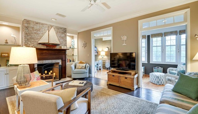 Charming Cottage Near Golf Courses and Marsh Walk!