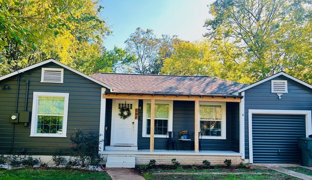 Charming Cottage near SFA, azalea gardens, & walking trails.