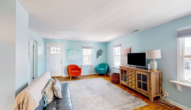 Charming cottage near beach/boardwalk with modern amenities, AC, WiFi