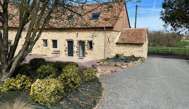 Charming Cottage Near Le Mans with Garden, TV, and Parking