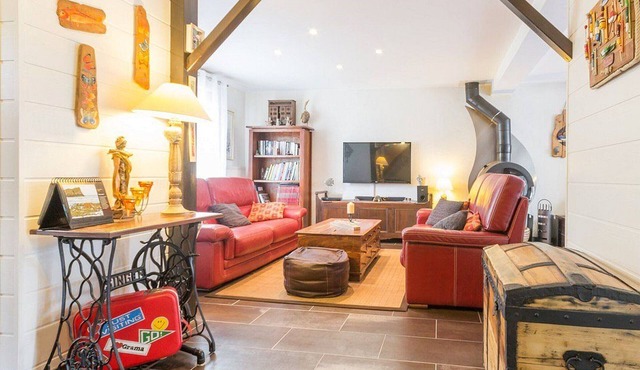 Charming Cottage Near Medieval City: 3BR, Close to Beach, Private Garden, Modern Amenities