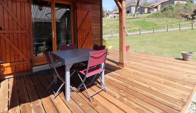 Charming Cottage Near Gorges de la Cère, Terrace, Wi-Fi, BBQ, Pet Friendly