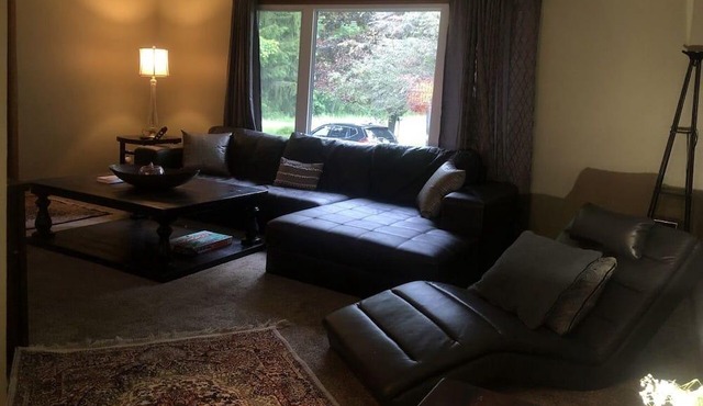 Charming Cottage Near Lake - Toronto Just an Hour Away