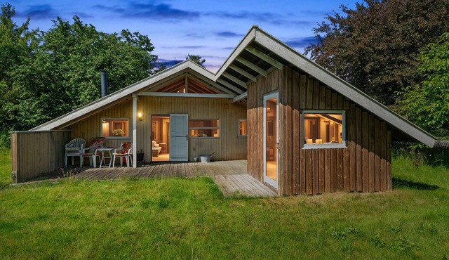 Charming cottage near the water