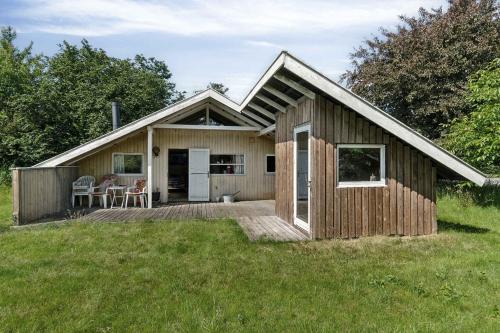 Charming Cottage Near The Water