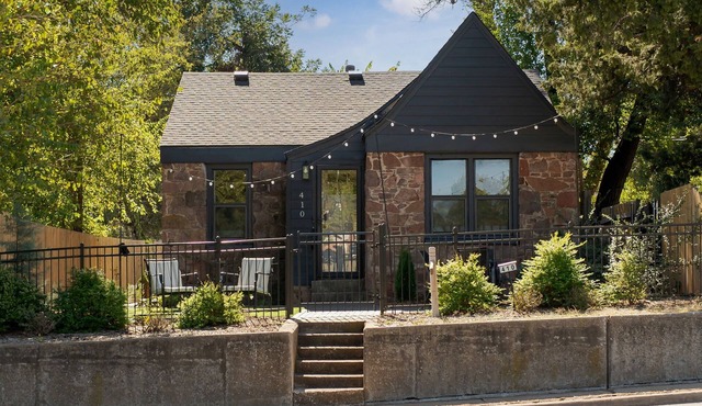 Charming Cottage Near UCO, Edmond