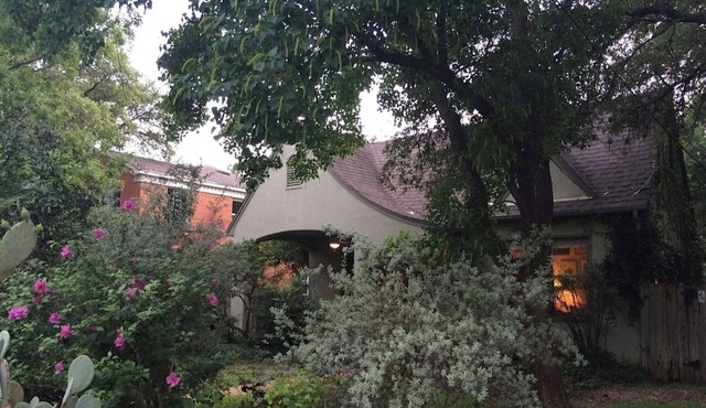 Charming Cottage near UT