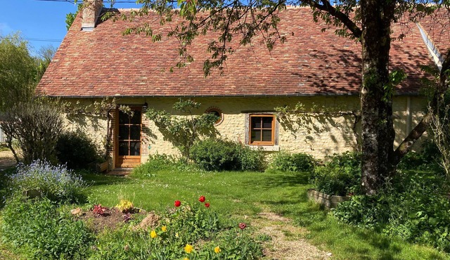 Charming Cottage Near Vineyards & GR31 Trail - Peaceful Retreat with Modern Amenities