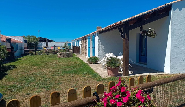 Charming Cottage on 15-Hectare Equestrian Estate with Private Garden & Modern Amenities