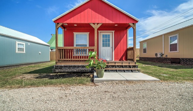 Charming Cottage on Historic Rt 66 west side of Yukon