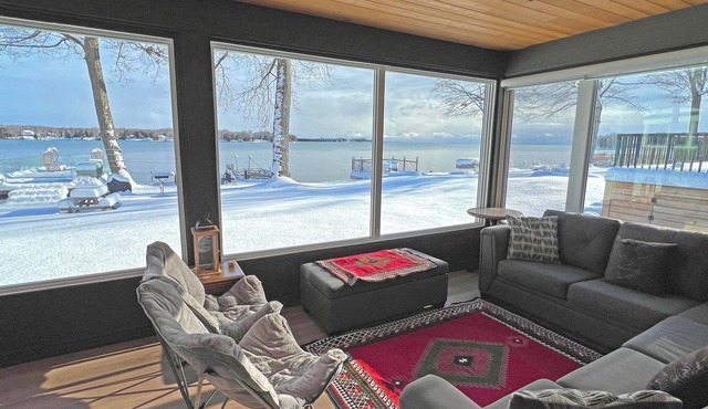 Charming Cottage on Lake Simcoe