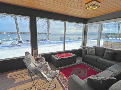 Charming Cottage on Lake Simcoe