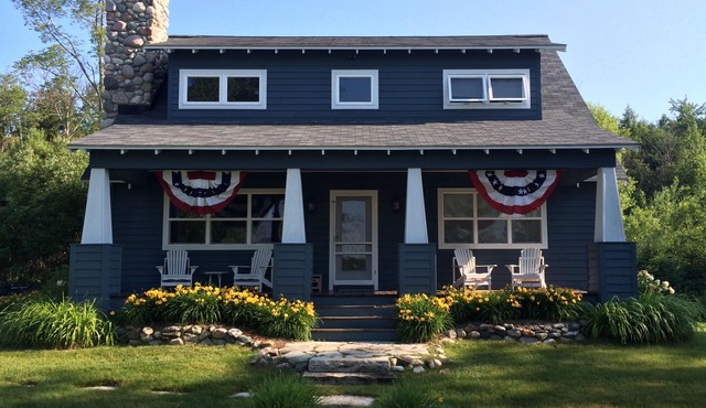 Charming Cottage on Lake Bellaire