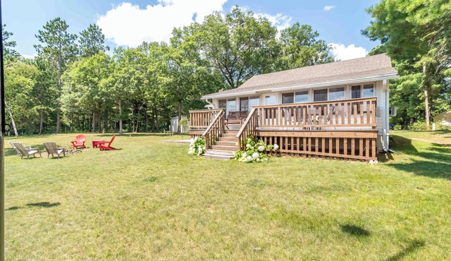CHARMING COTTAGE ON ROCHE-A-CRI LAKE WITH PRIVATE PIER AND BEACH - PET FRIENDLY
