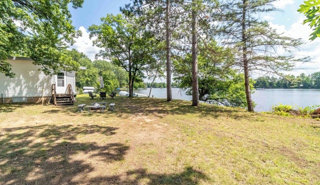 CHARMING COTTAGE ON ROCHE-A-CRI LAKE WITH PRIVATE PIER AND BEACH - PET FRIENDLY