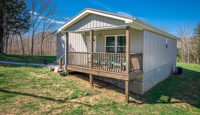 Charming Cottage on 6 Acres with Central AC