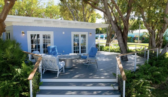 Charming cottage on the Florida Bay in the heart of Islamorada with pool, dockage, beach + more