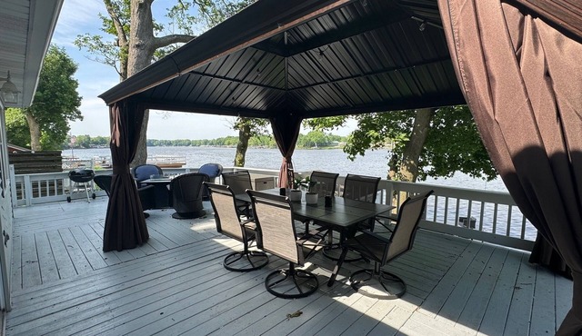 Charming Cottage on Lake Shafer-optional Pontoon! Screened gazebo and swim deck!