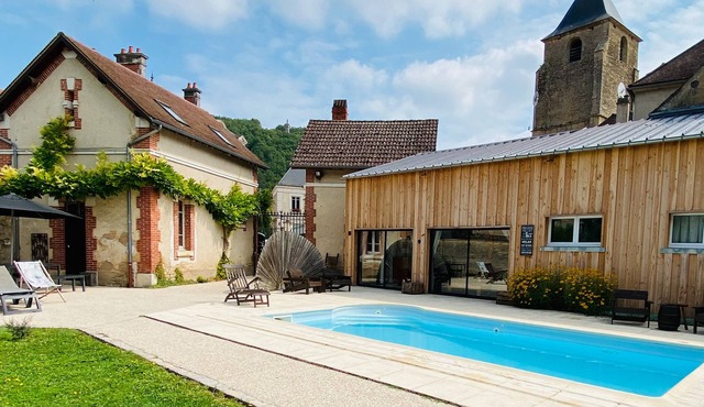 Charming cottage / pool house in Burgundy, calm nature walks at the gates of the Morvan