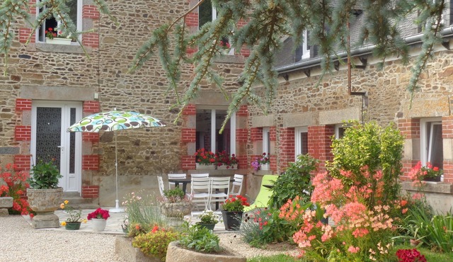 Charming cottage renovated quiet village close