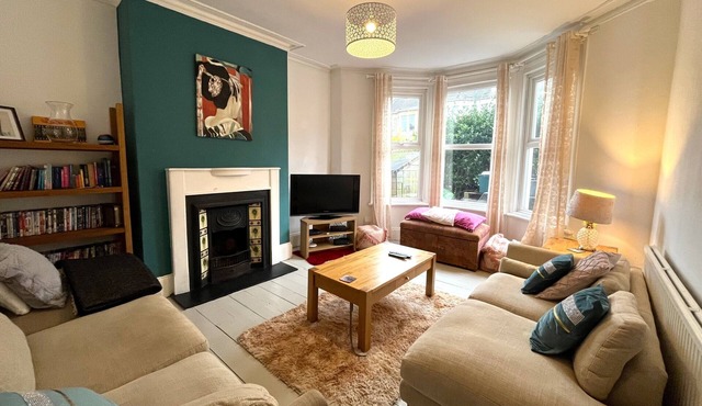 Charming cottage retreat with garden – sleeps 12