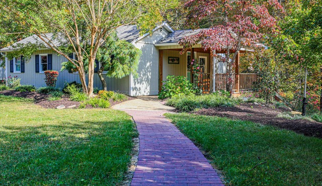 Charming cottage retreat by Shenandoah National Park and Madison Run Trailhead