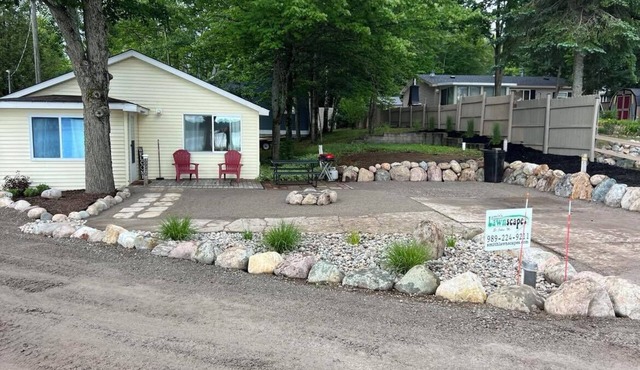 Charming Cottage Retreat - Your Home Away from Home!