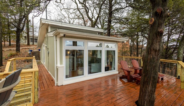 Charming Cottage-Romantic-Table Rock Lake Views-Silver Dollar City-Hot Tub-WiFi