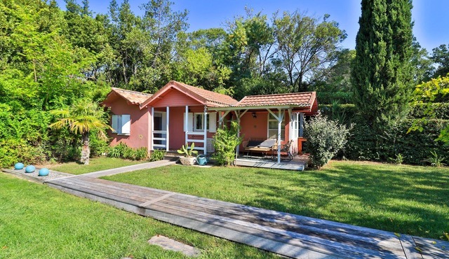 Charming cottage , secluded property with pool and garden - beaches nearby