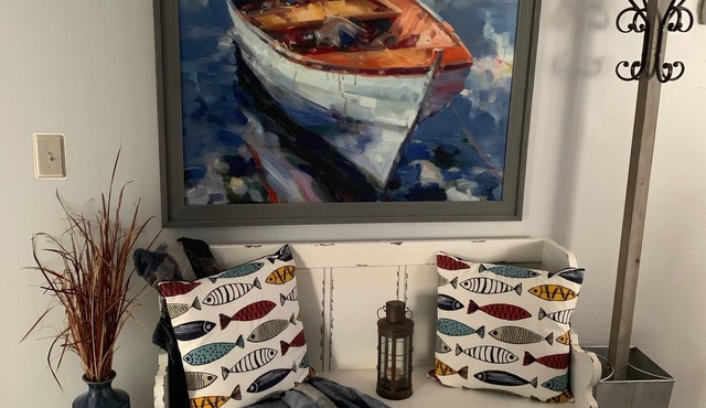 Charming cottage set in peaceful, secluded countryside, 0.2 miles from the lake.