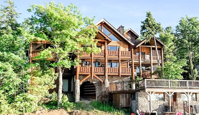 Charming Cottage Suite, superb Stoney Lake location-lovely view, pet friendly