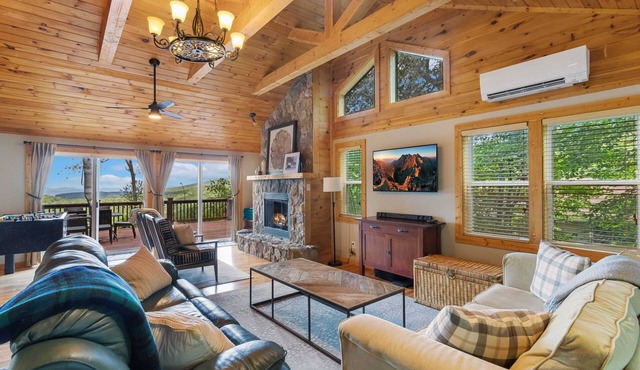 Charming Cottage w/Incredible Views