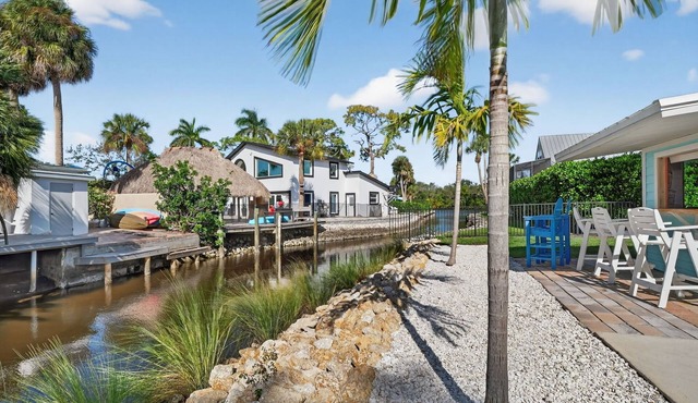 Charming cottage with views of the Imperial River