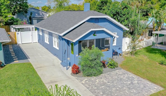 Charming Cottage: Minutes to Beach