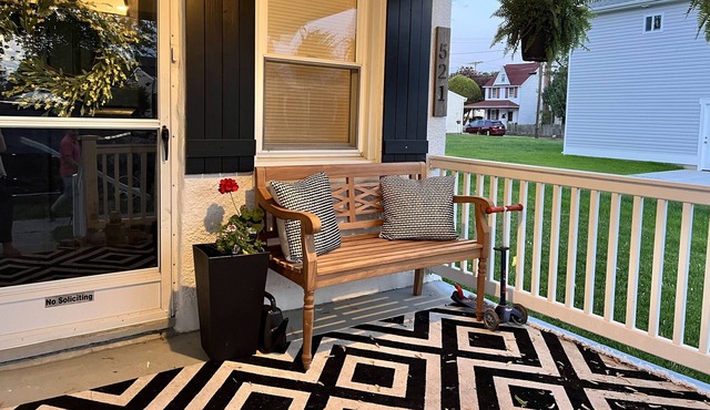 Charming Cottage, Perfect location just a few blocks from the Promenade