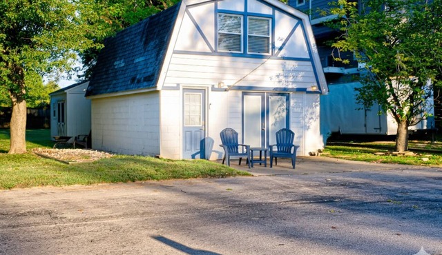 Charming cottage sleeps 3- river views in Jeffersonville - Utica, IN