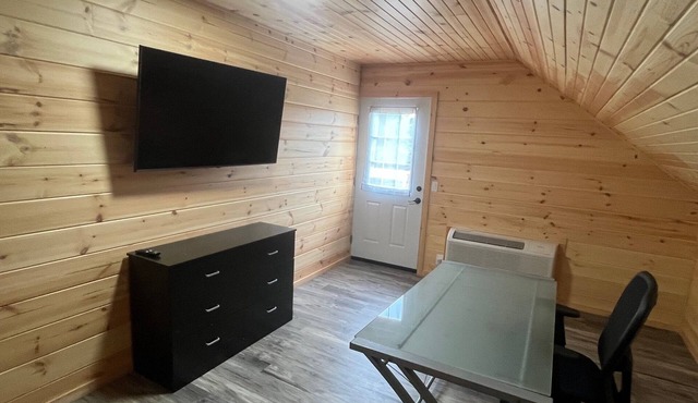 Charming cottage - New in 2024 with AC and Golf cart on peaceful Kelleys Island