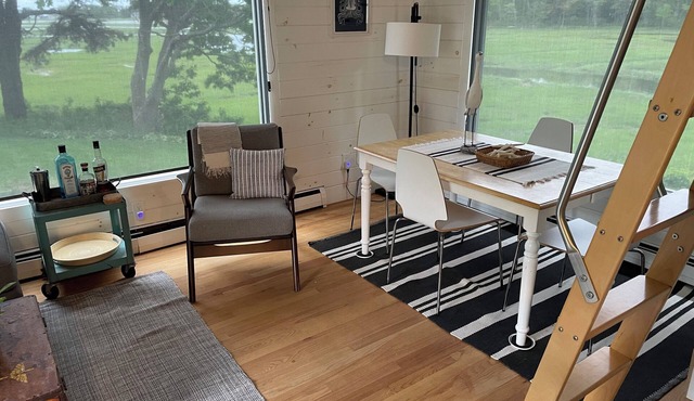 Charming cottage w/loft on 3 acres of secluded marsh and 7 minute walk to beach