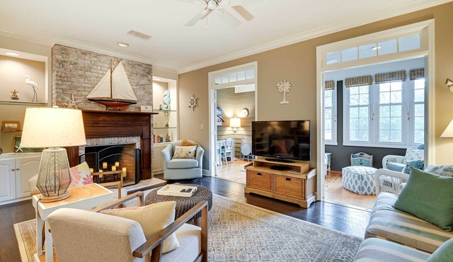 Charming Cottage Near Golf Courses & Marsh Walk!