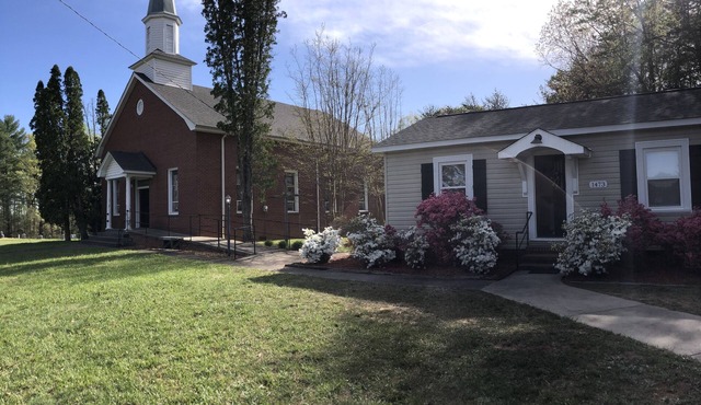 Charming Cottage with your own Sunrise Mountain Chapel.