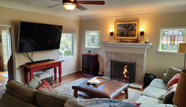 Charming Cottage Walking Distance to Everything
