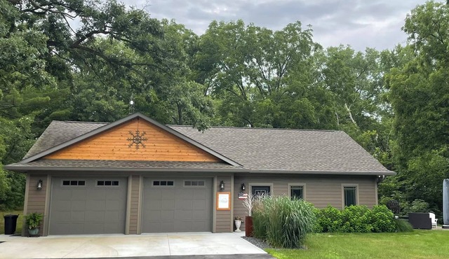 Charming Cottage on the Edge – Peaceful Retreat Near Steamboat Rock