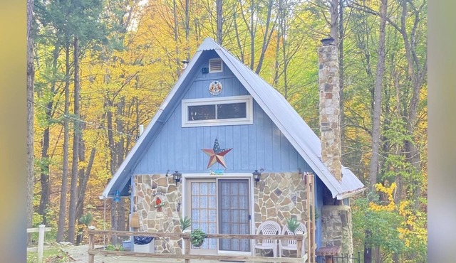 Charming Cottage in the Woods, 5 min to EBT Railroad or Relax & Bird Watch