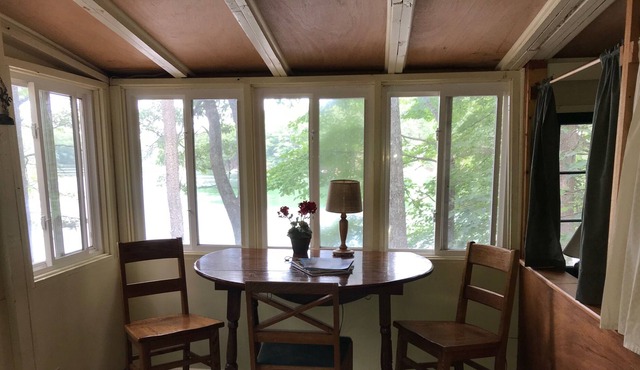 Charming Cottage on beautiful Lake Arbutus now with air conditioning!
