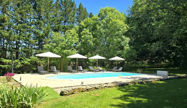 Charming Cottage with Pool and Private Parking in Périgord Noir
