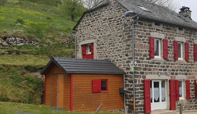 Charming Cottage with Terrace, Near Nature Activities and Heritage Sites
